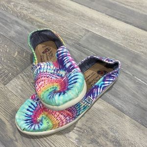 Size 5.5 gently used Tye Die Bob Skechers slip one .